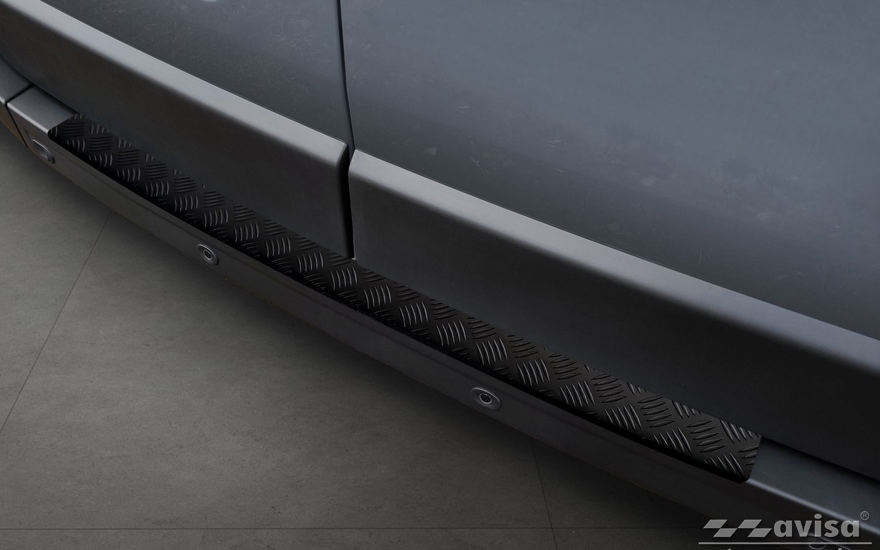 Ochranná lišta zadního nárazníku Nissan NV400, 2011- , 2014- , Mat Black