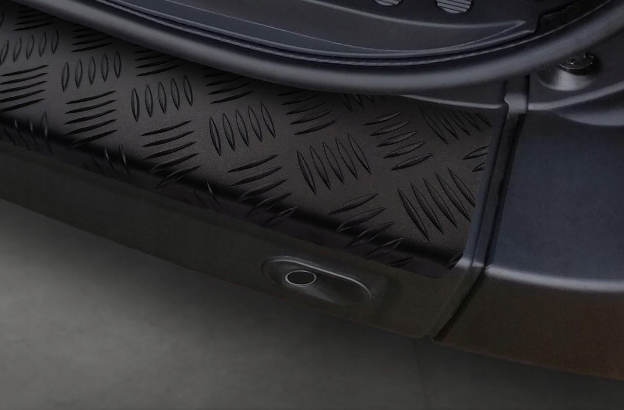 Ochranná lišta zadního nárazníku Nissan NV400, 2011- , Mat Black