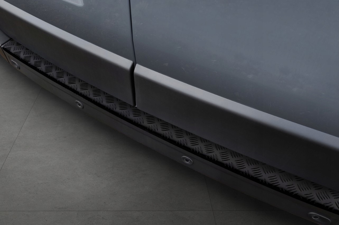 Ochranná lišta zadního nárazníku Nissan NV400, 2011- , Mat Black