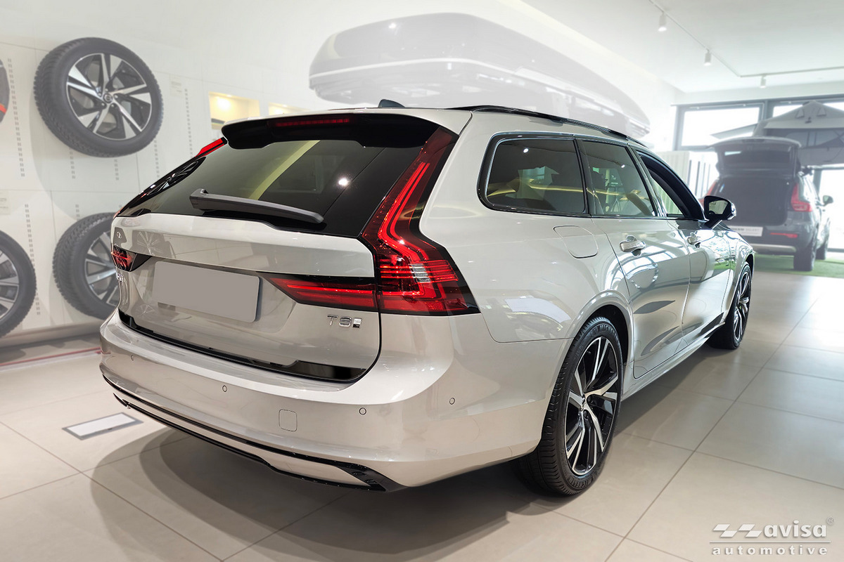 Ozdobná lišta na víko kufru do Volvo V90, 2016-, Glossy Black