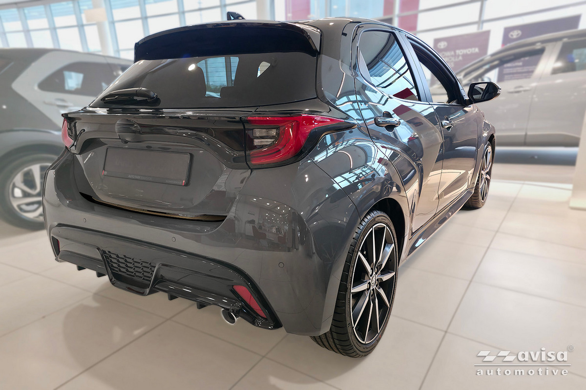 Ozdobná lišta na víko kufru do Toyota Yaris IV, 2020-, 5D, Glossy Black