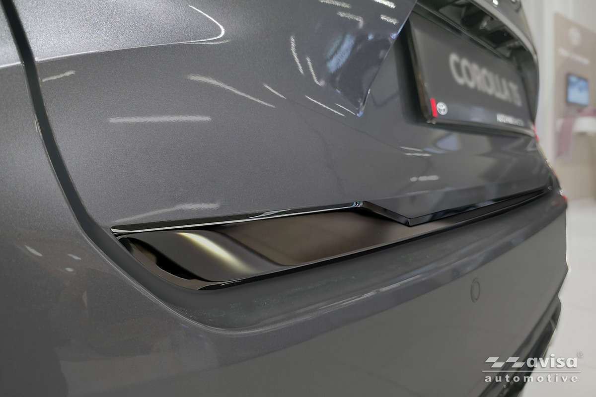 Ozdobná lišta na víko kufru do Toyota Corolla XII, 2018-, Combi, Glossy Black