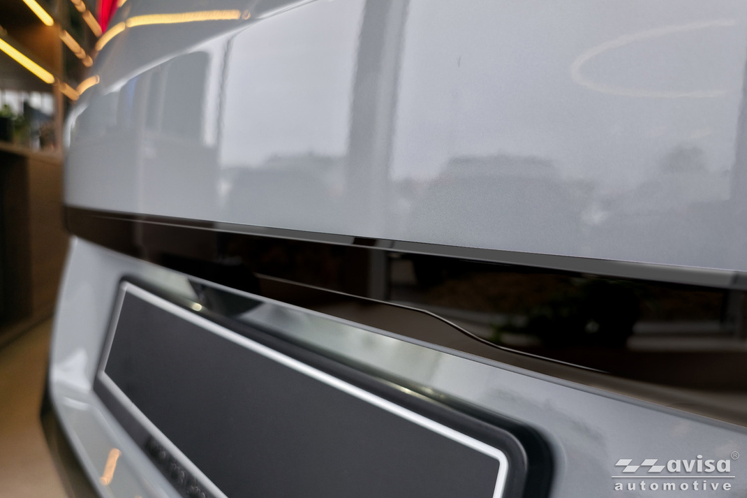 Ozdobná lišta na víko kufru do BMW X3,  G45,  2024-,  Glossy Black