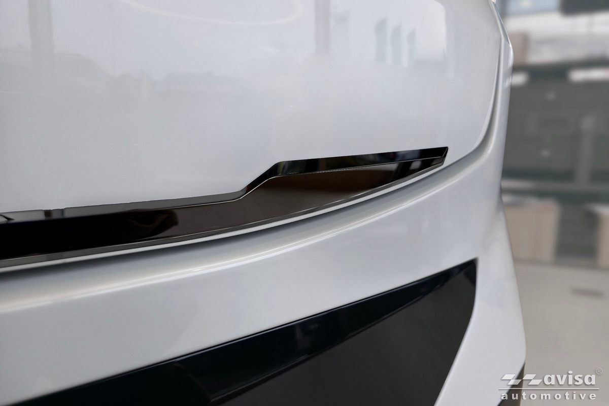 Ozdobná lišta na víko kufru do BMW X4 II, G02, 2021-, Facelift, M-Paket, Glossy Black