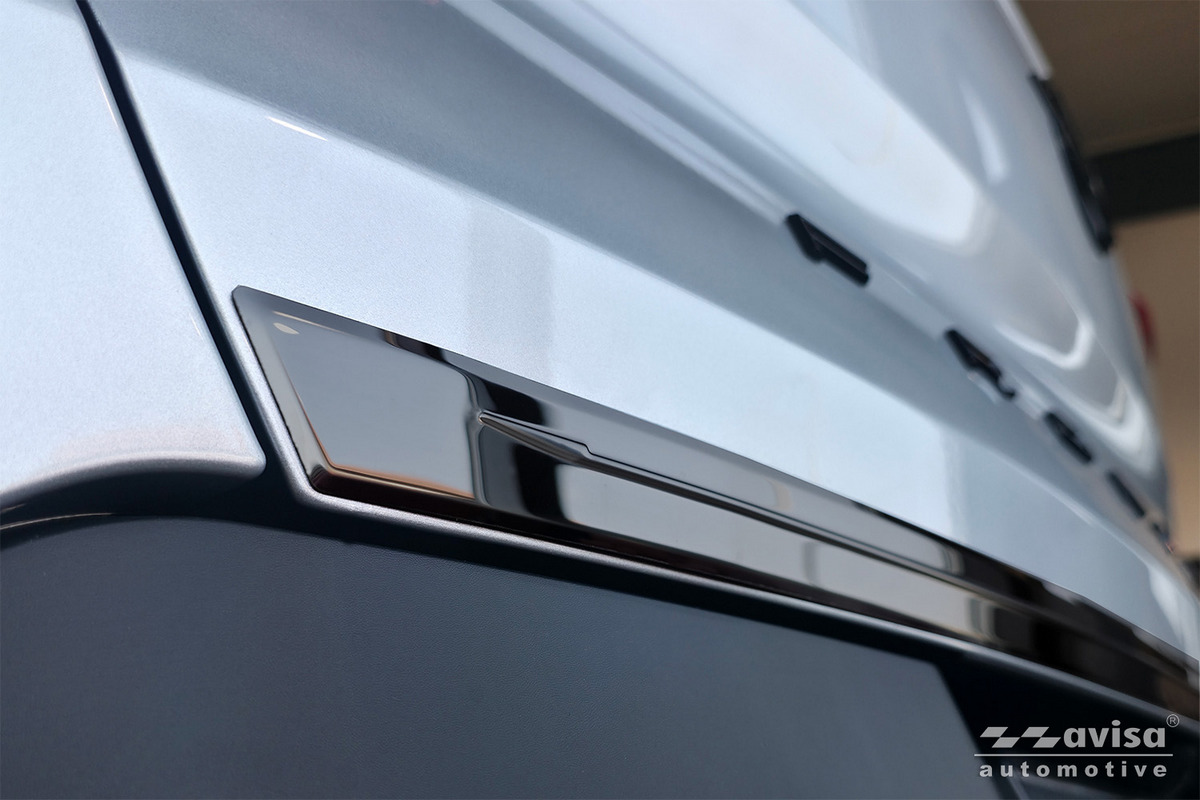 Ozdobná lišta na víko kufru do Opel Frontera,  2025-,  Glossy Black