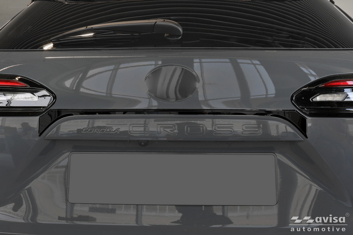 Ozdobná lišta na víko kufru do Toyota Corolla Cross, 2022-, Glossy Black