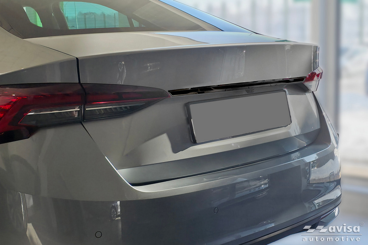 Ozdobná lišta na víko kufru do Škoda Octavia IV, 2020-, Liftback, Glossy Black