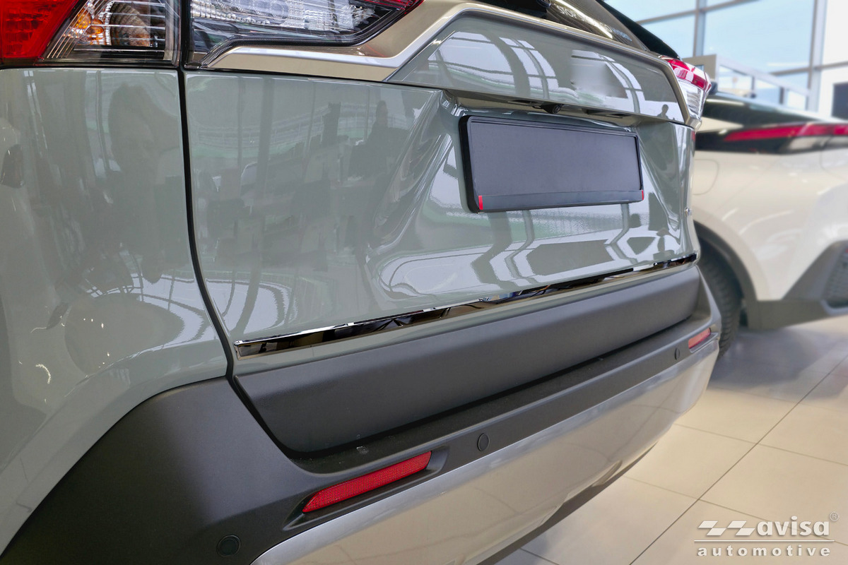 Ozdobná lišta na víko kufru do Toyota RAV 4 V, 2018-2026, Glossy Black