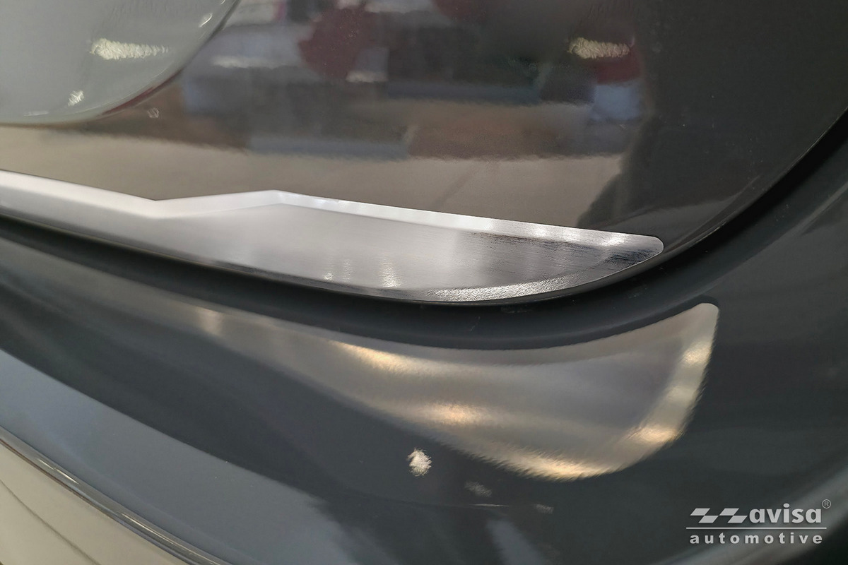 Ozdobná lišta na víko kufru do Toyota Yaris IV,  2020-,  5D