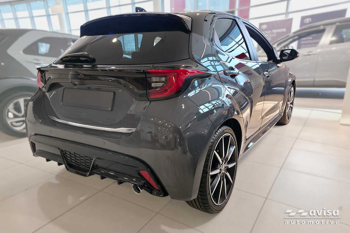 Ozdobná lišta na víko kufru do Toyota Yaris IV,  2020-,  5D