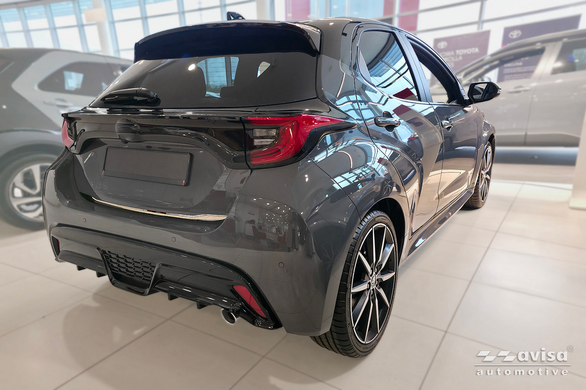 Ozdobná lišta na víko kufru do Toyota Yaris IV,  2020-,  5D