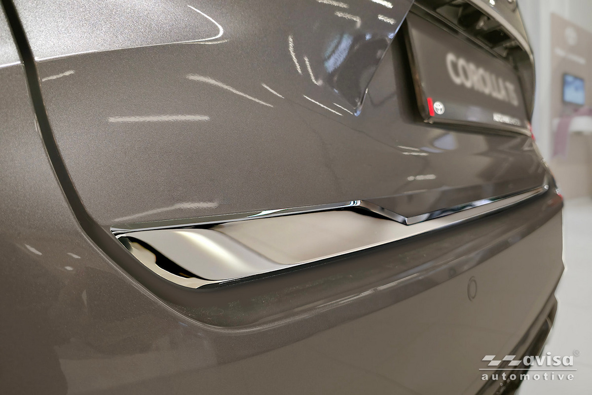 Ozdobná lišta na víko kufru do Toyota Corolla XII, 2018-, Combi