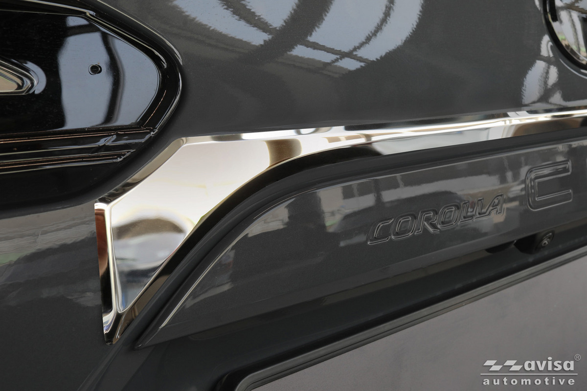 Ozdobná lišta na víko kufru do Toyota Corolla Cross, 2022-,