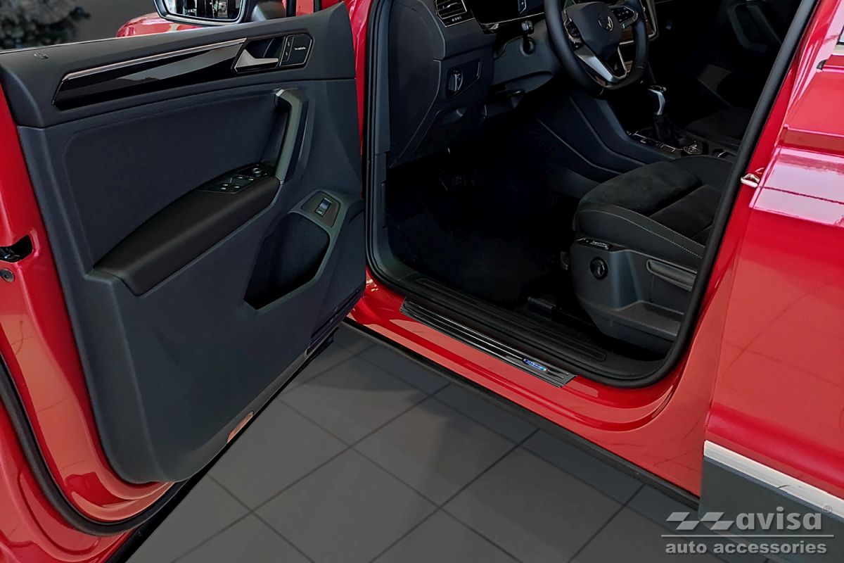 Ochranné kryty prahů, VW Tiguan, 2015- , Hybrid , Glossy black