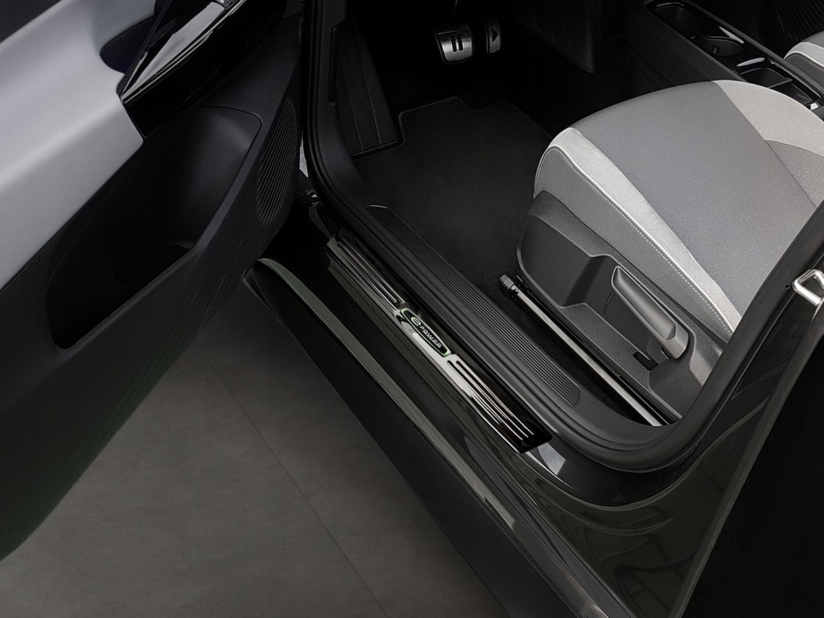 Ochranné kryty prahů, VW ID.3, 2019- , Hybrid , Glossy black