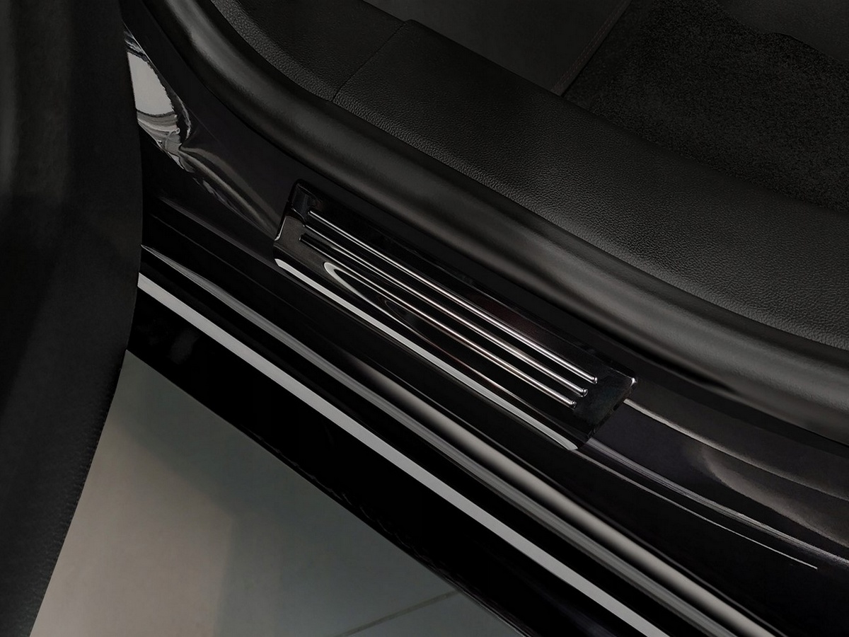 Ochranné kryty prahů, Ford Kuga III, 2019- , Hybrid , Glossy black