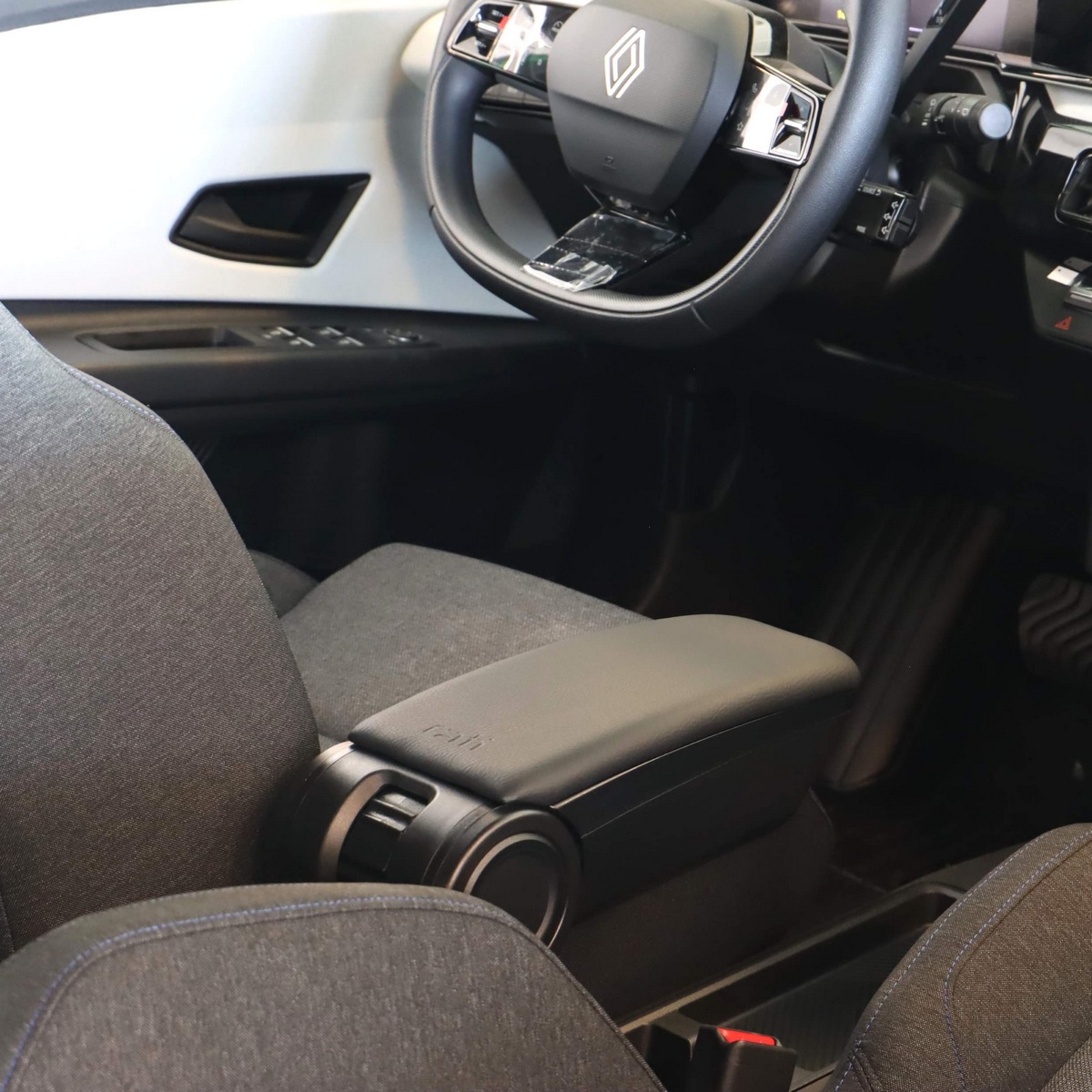 Loketní opěrka Armster 3, Renault 5 E-Tech, 2024- ,
