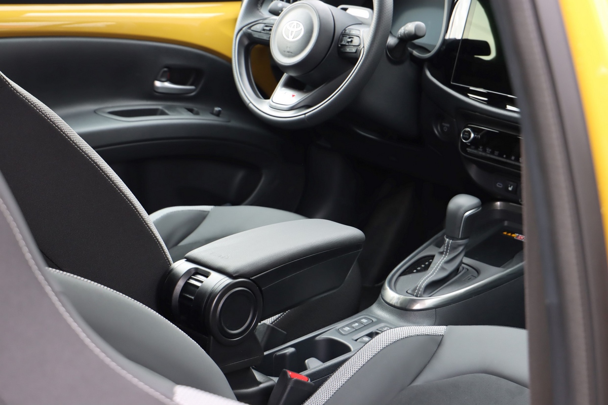 Loketní opěrka Armster 3, Toyota Aygo X, 2025- ,