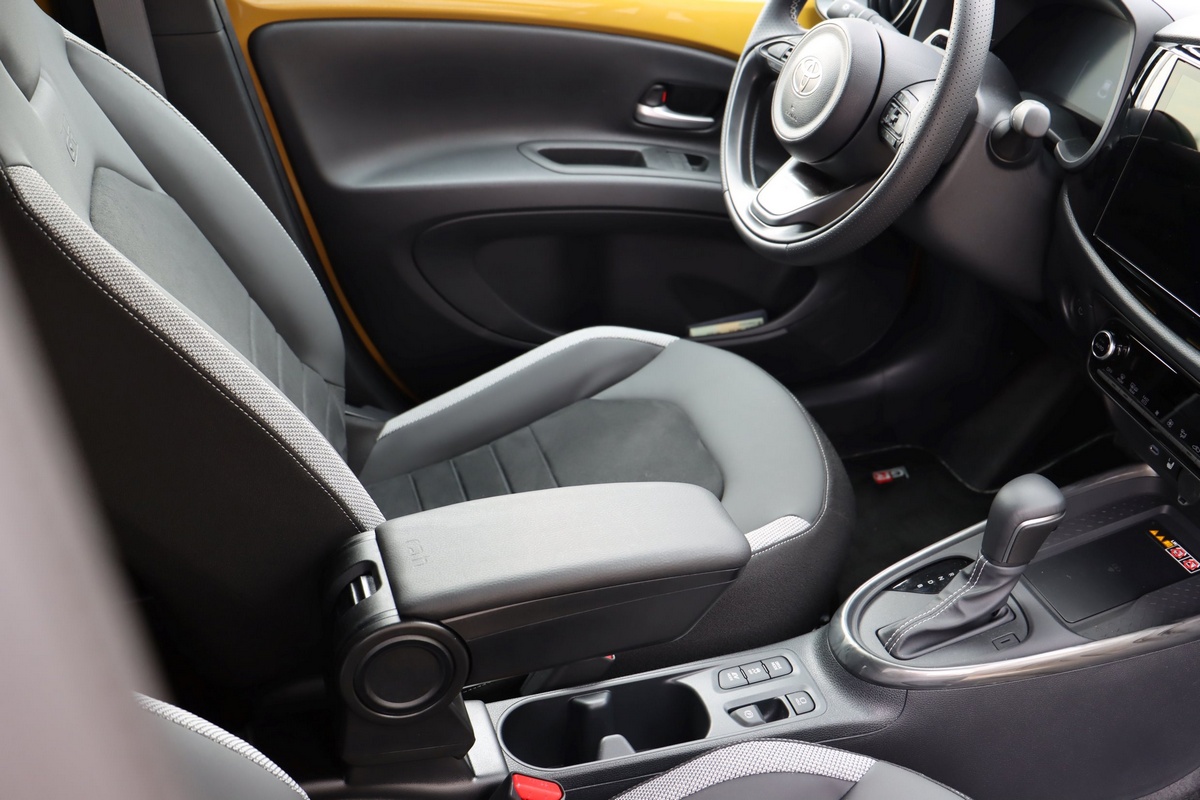 Loketní opěrka Armster 3, Toyota Aygo X, 2025- ,