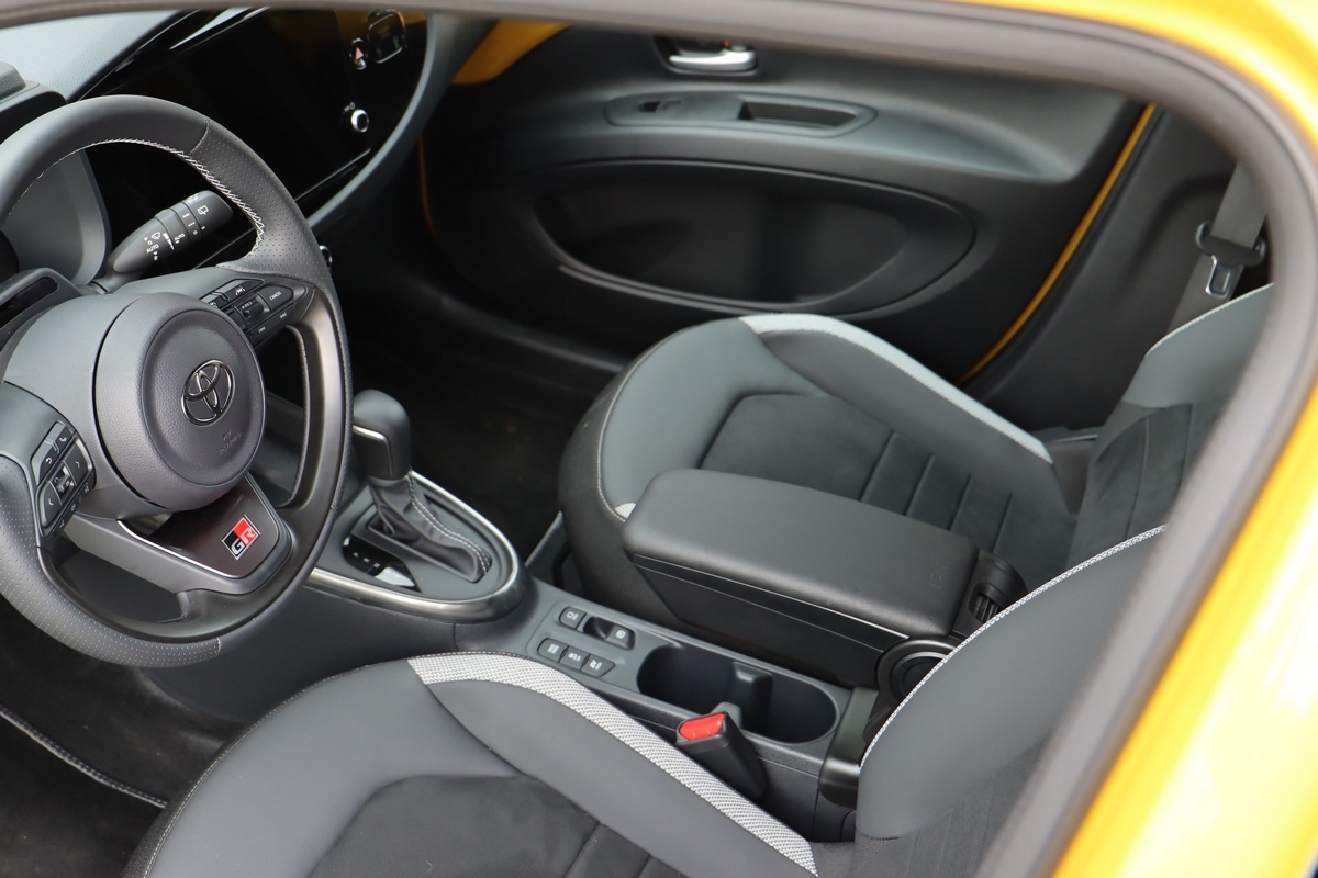 Loketní opěrka Armster 3, Toyota Aygo X, 2025- ,