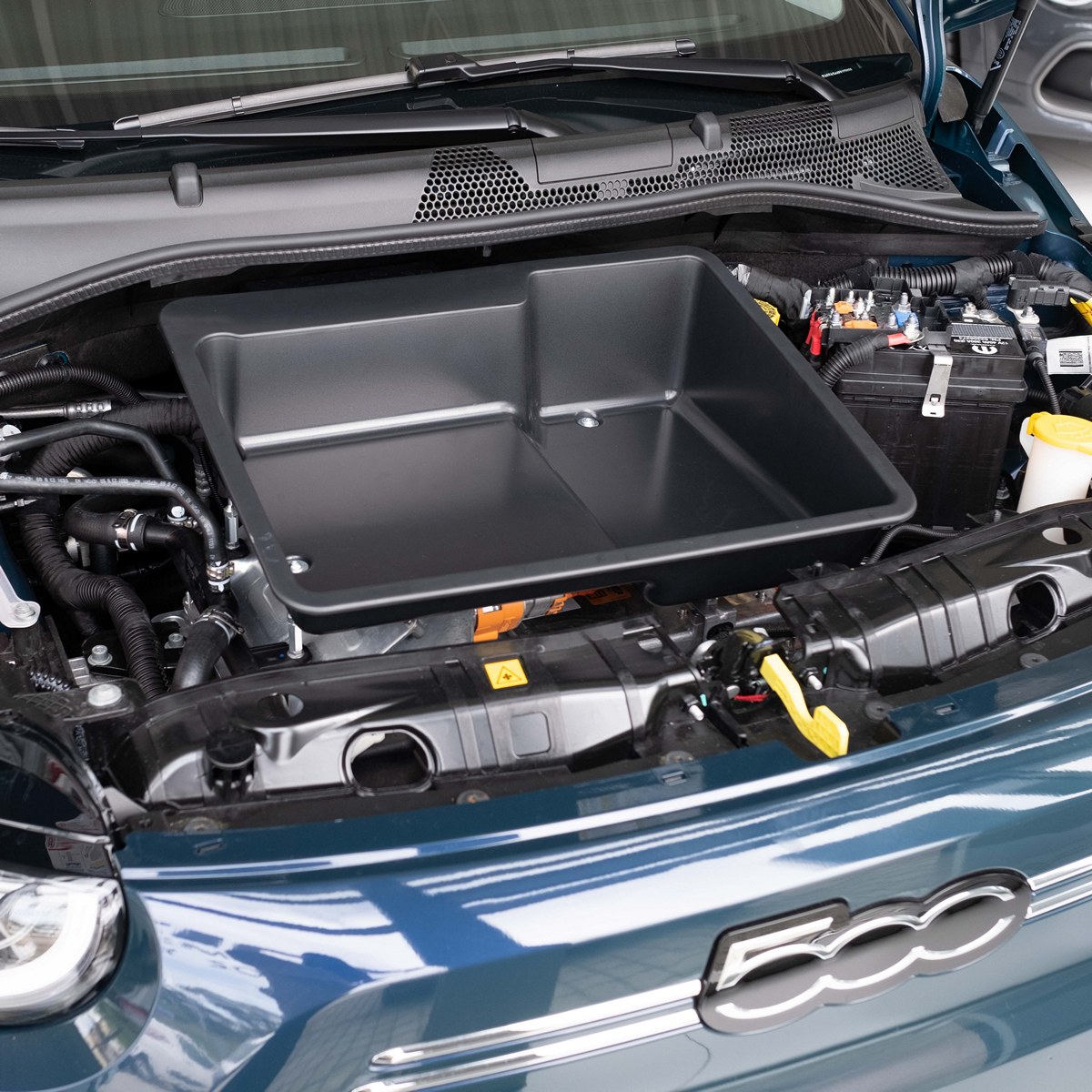 Frunk - úložný prostor v předním kufru, Fiat 500e II, 2020- ,