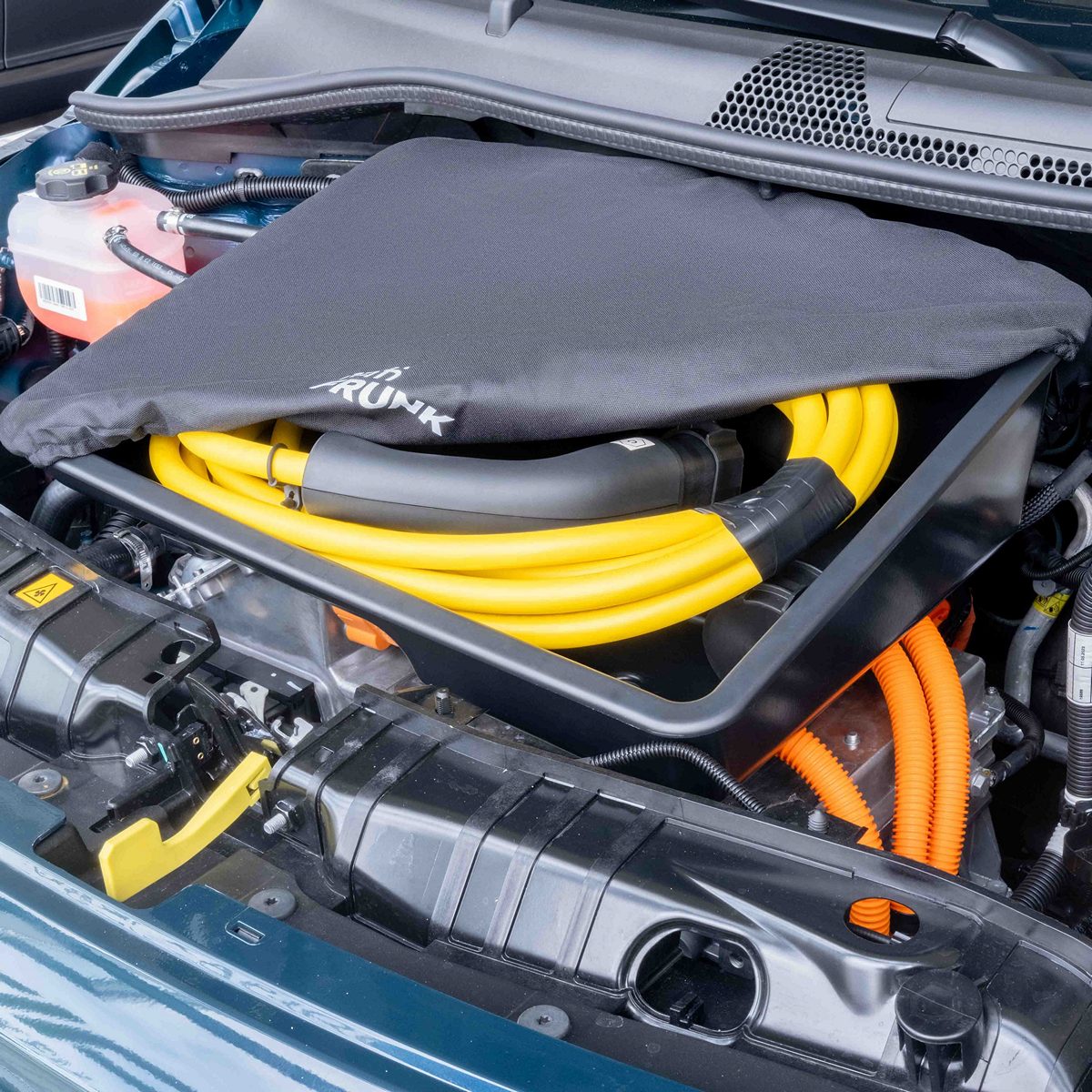 Frunk - úložný prostor v předním kufru, Fiat 500e II, 2020- ,