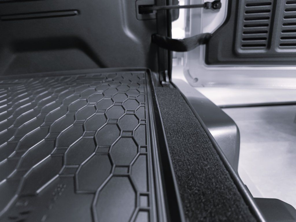 Gumová vana do kufru Rigum pro Jeep Wrangler, 2018-2021