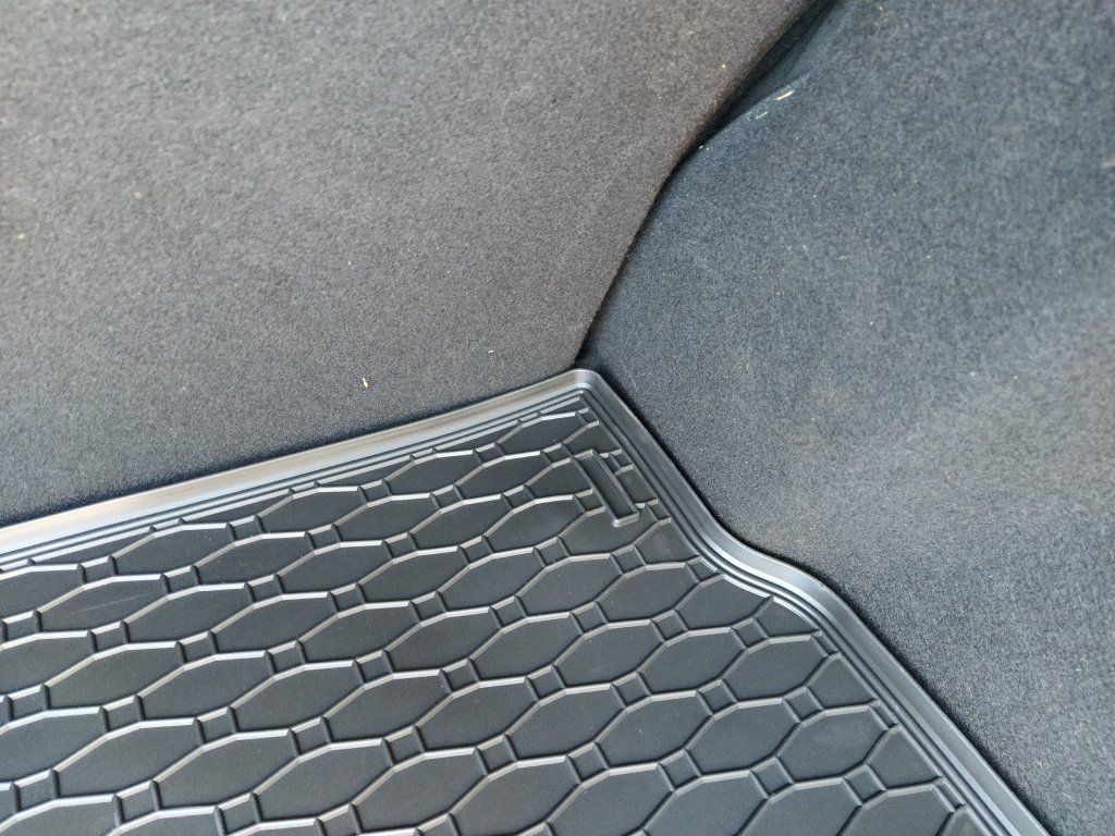 Gumová vana do kufru Rigum pro Renault Megane III, 2008-2015, Hatchback
