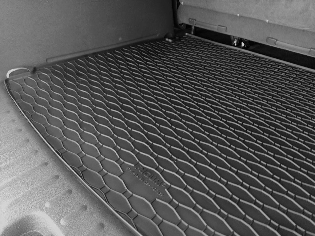 Gumová vana do kufru Rigum pro VW Caddy, 2003-2021, 5 Sedadel