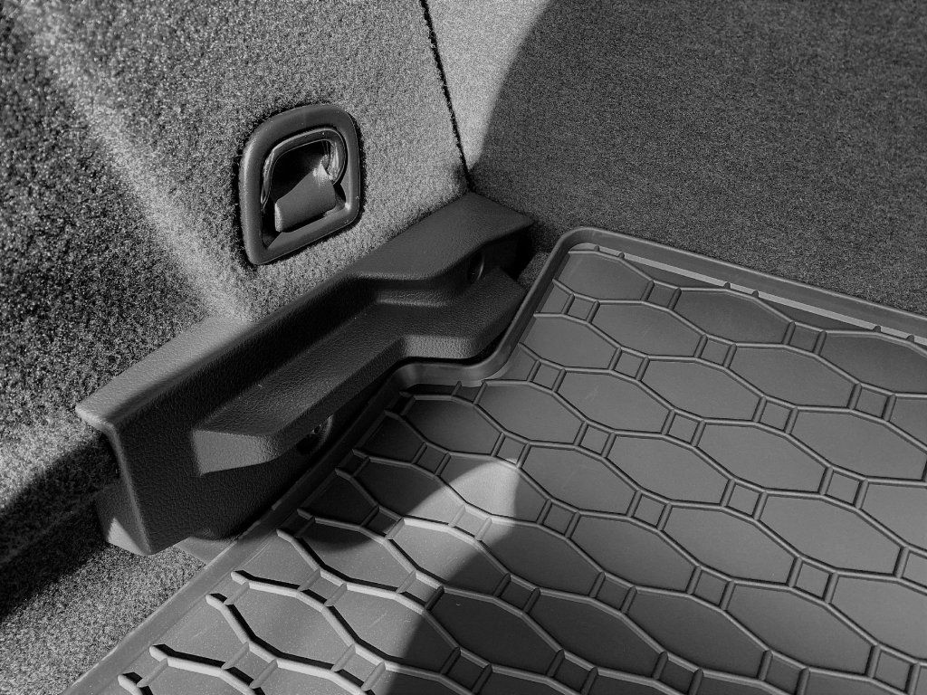 Gumová vana do kufru Rigum pro VW Golf VII, 2012-2019, Hatchback, dolní dno