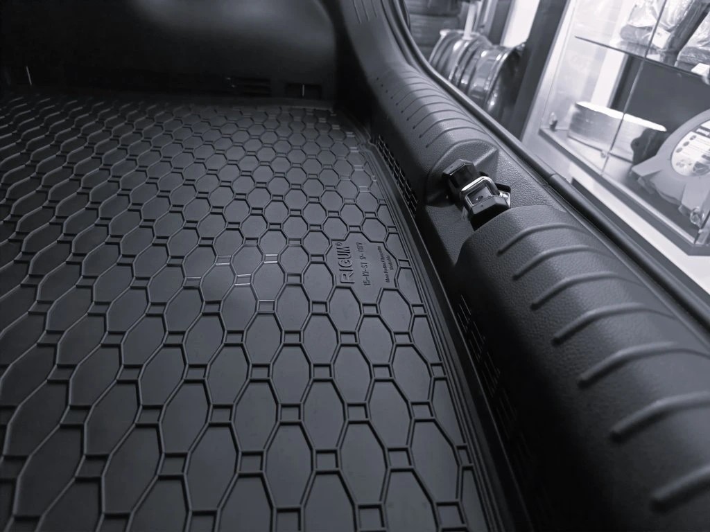 Gumová vana do kufru Rigum pro Audi Q5, 2008-2017