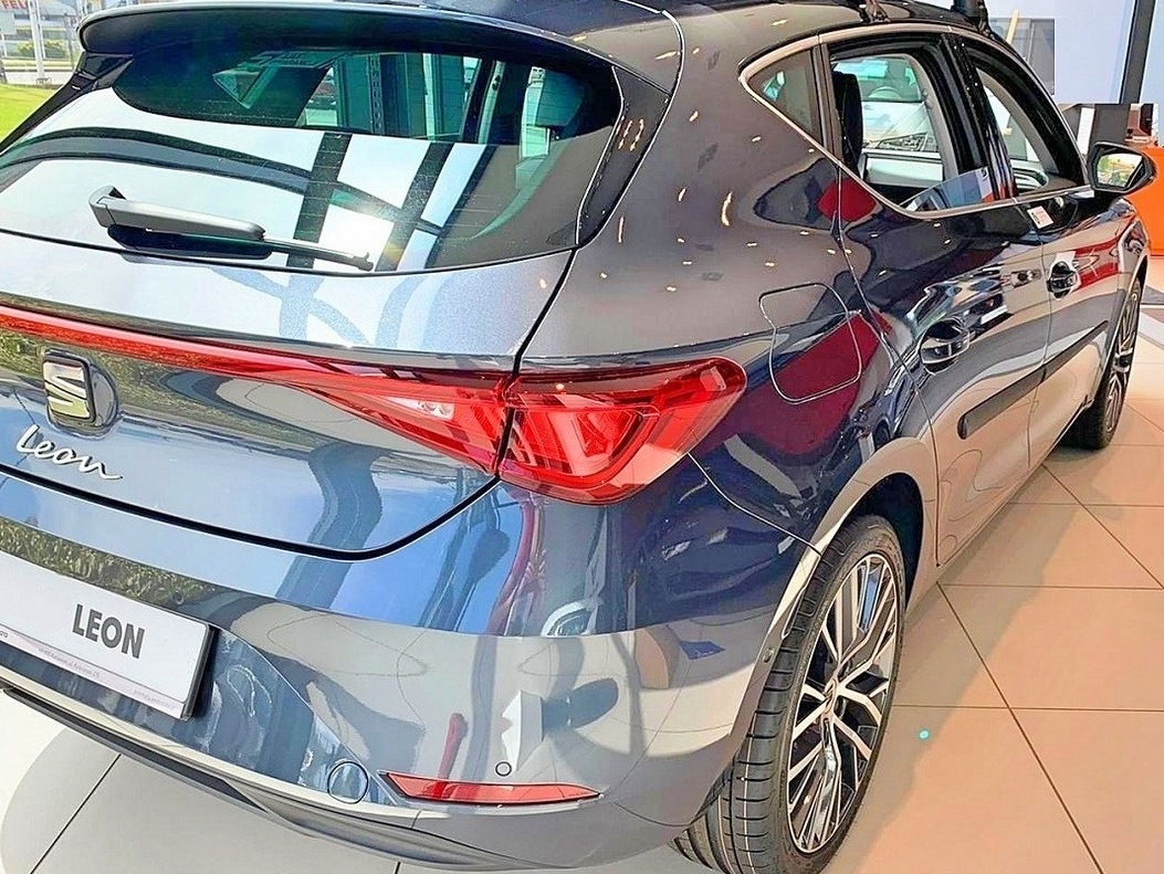 Ochranné boční lišty na dveře, Seat Leon, 2020- , Hatchback