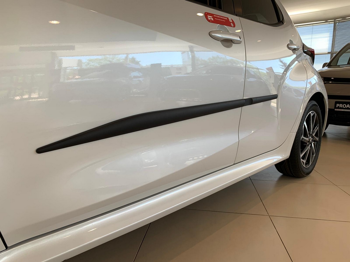 Ochranné boční lišty na dveře, Toyota Yaris IV, 2020- , 5d.