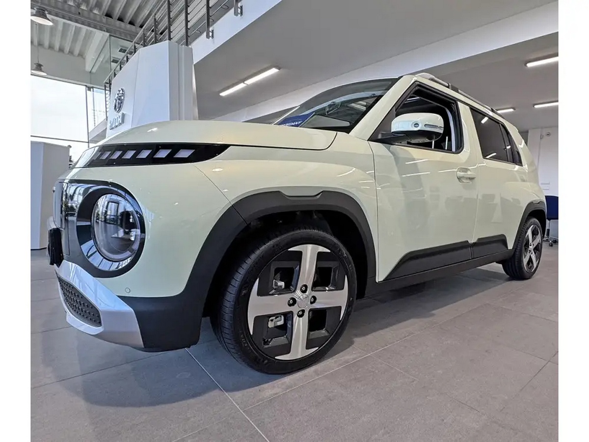 Ochranné boční lišty na dveře, Hyundai Inster, 2024- ,