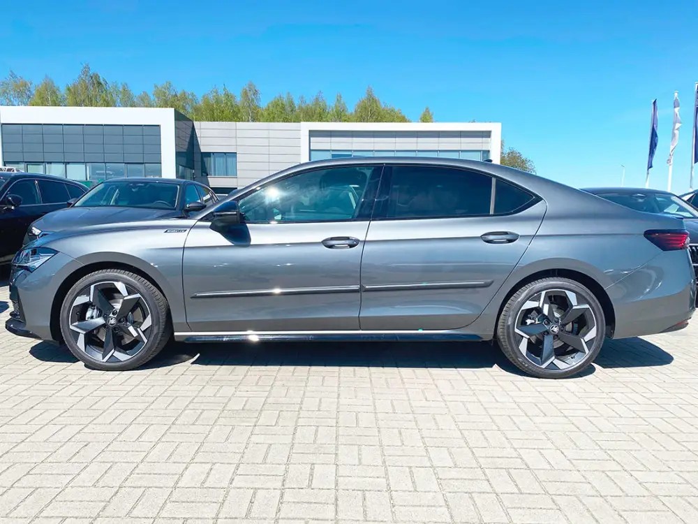 Ochranné boční lišty na dveře, Škoda Superb IV, 2024- ,