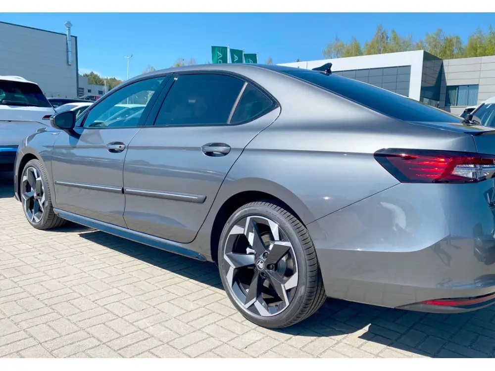 Ochranné boční lišty na dveře, Škoda Superb IV, 2024- ,